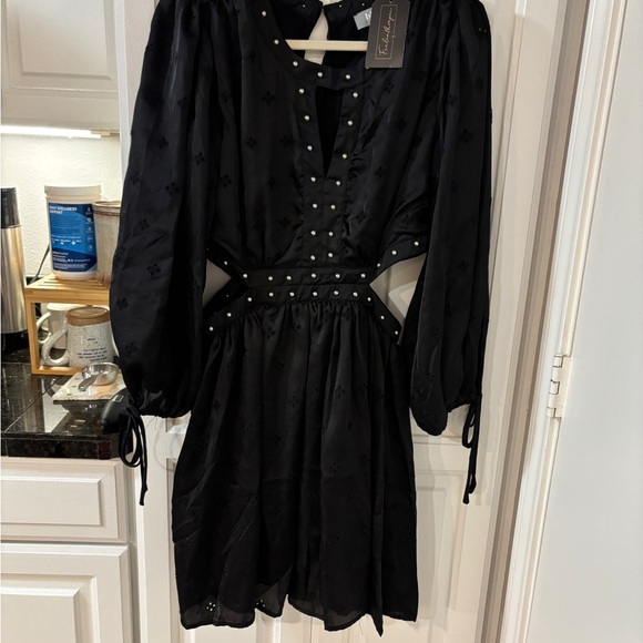 Chic Black Long Sleeve Dress with Cutout Details - Picture 2 of 6